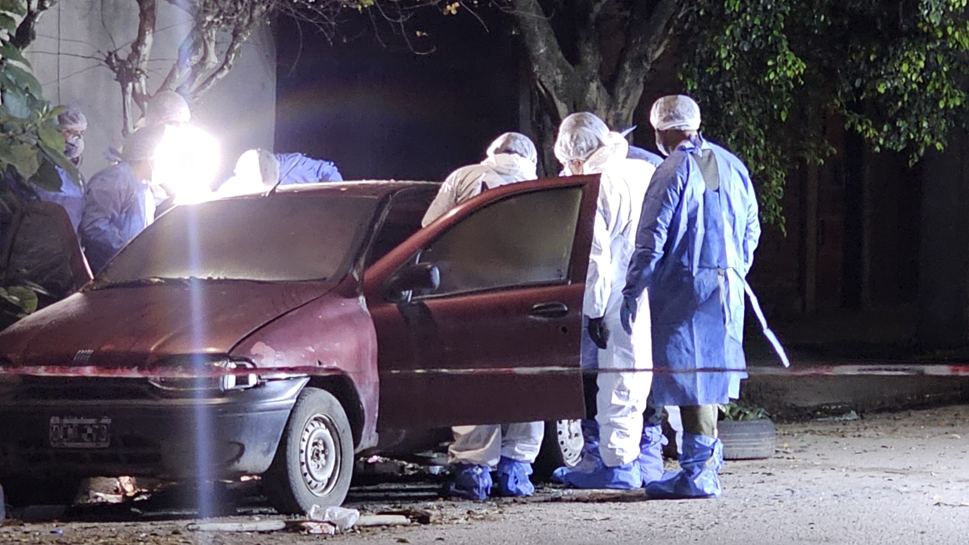 Hallaron cámaras de seguridad en el lugar donde apareció la mujer dentro de un auto en llamas