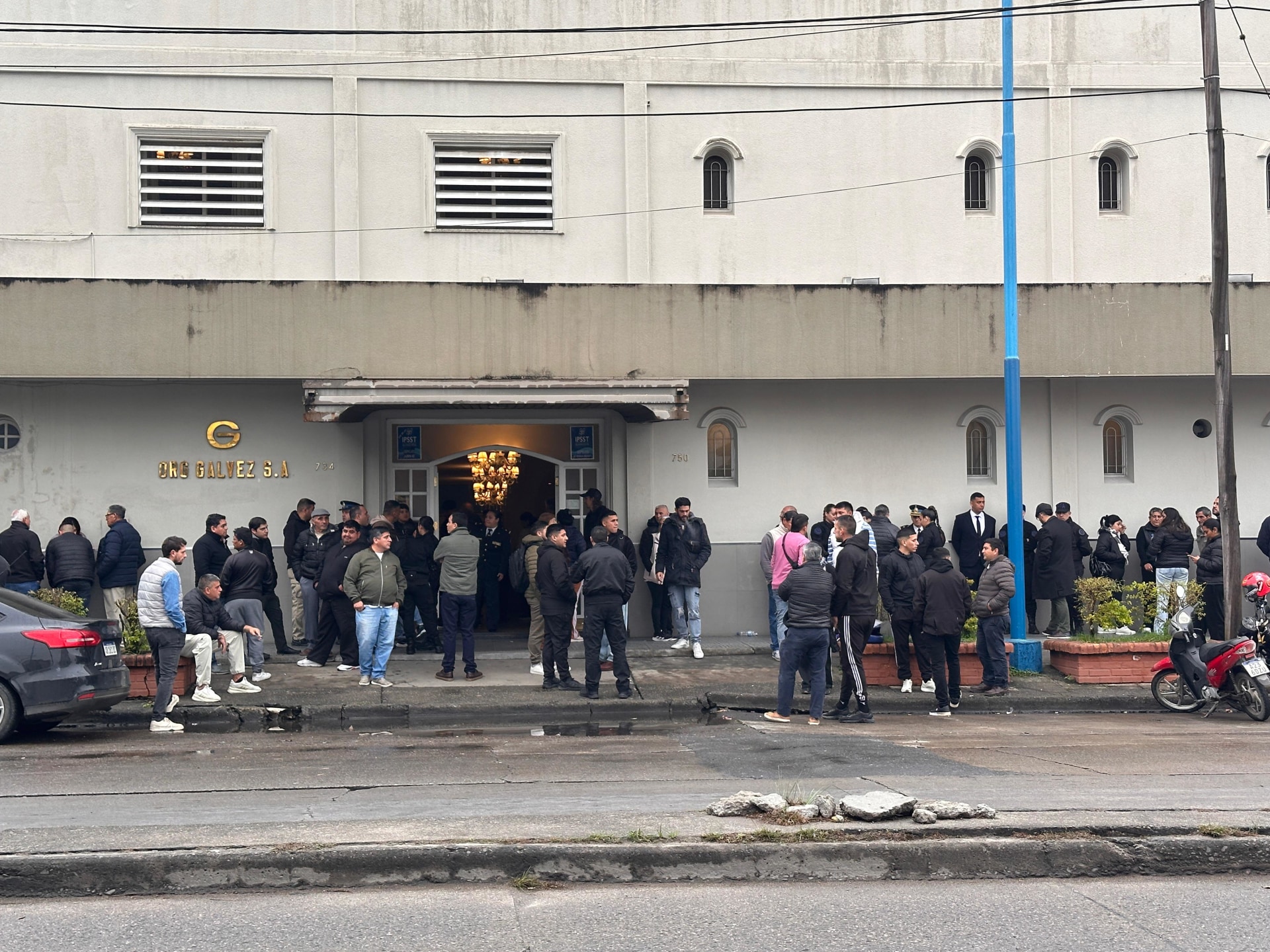 Profundo dolor en el último adiós a Arnaldo Manfredi, el policía tucumano asesinado en Rosario