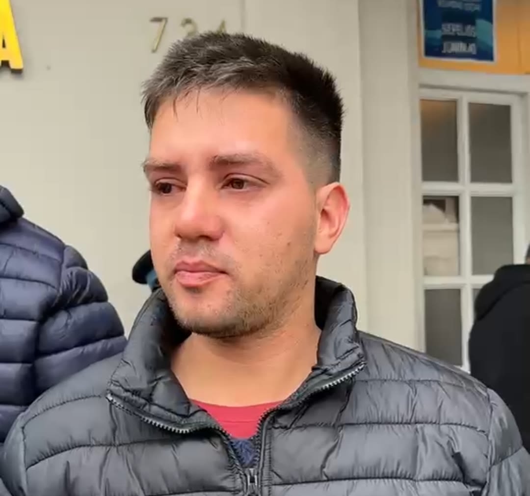 "Fue herrero, electricista y albañil antes de lograr entrar a la Policía Federal": el recuerdo del hermano de Rolando Arnaldo Manfredi en su último adiós