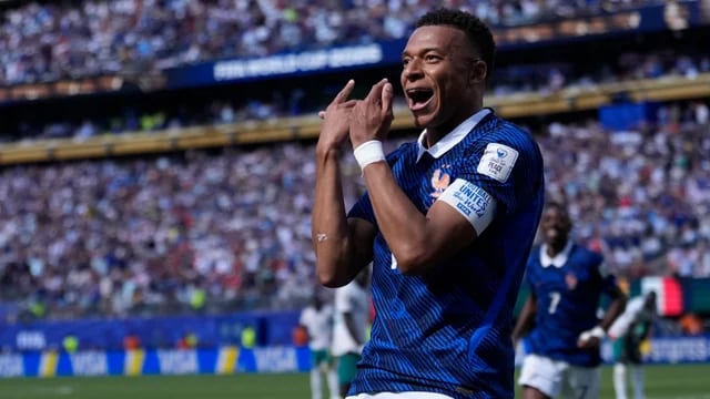 Francia reaccionó a tiempo y arrancó el Mundial con un triunfo
