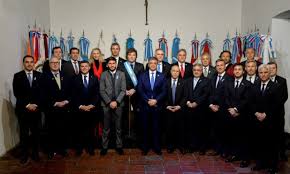 Las provincias pasaron de superávit a déficit en 2025 por la caída de la recaudación y el aumento del gasto