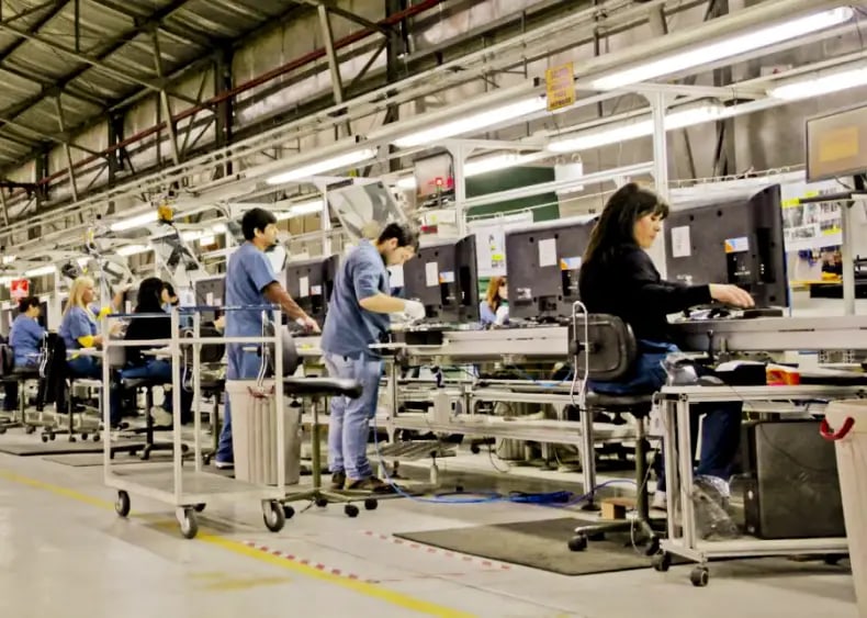 La cantidad de empresas empleadoras cayó 2,8% en un año y acumula 25 meses consecutivos de retroceso