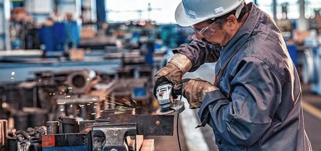 La UIA advirtió por la caída industrial y reclamó una nueva ley pyme y cambios tributarios