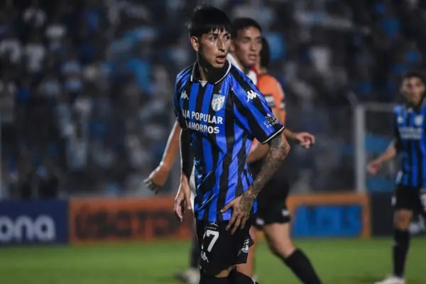 600x400_debut-exprs-a-menos-72-horas-aterrizar-tucuman-segovia-tuvo-estreno-camiseta-atletico-igualdad-frente-huracan-1122793-114547.webp