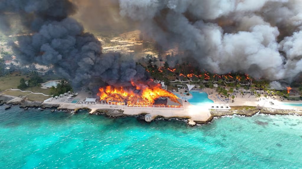 Cancillería confirmó que hay más de 100 argentinos afectados por el incendio en Bayahíbe