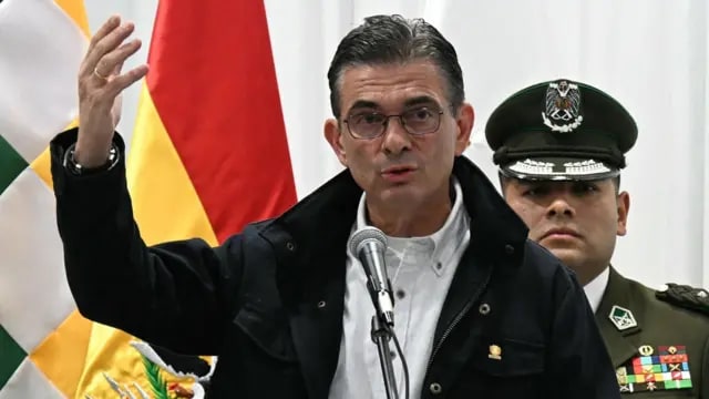 Bolivia declaró el estado de excepción y desplegó militares para despejar las rutas