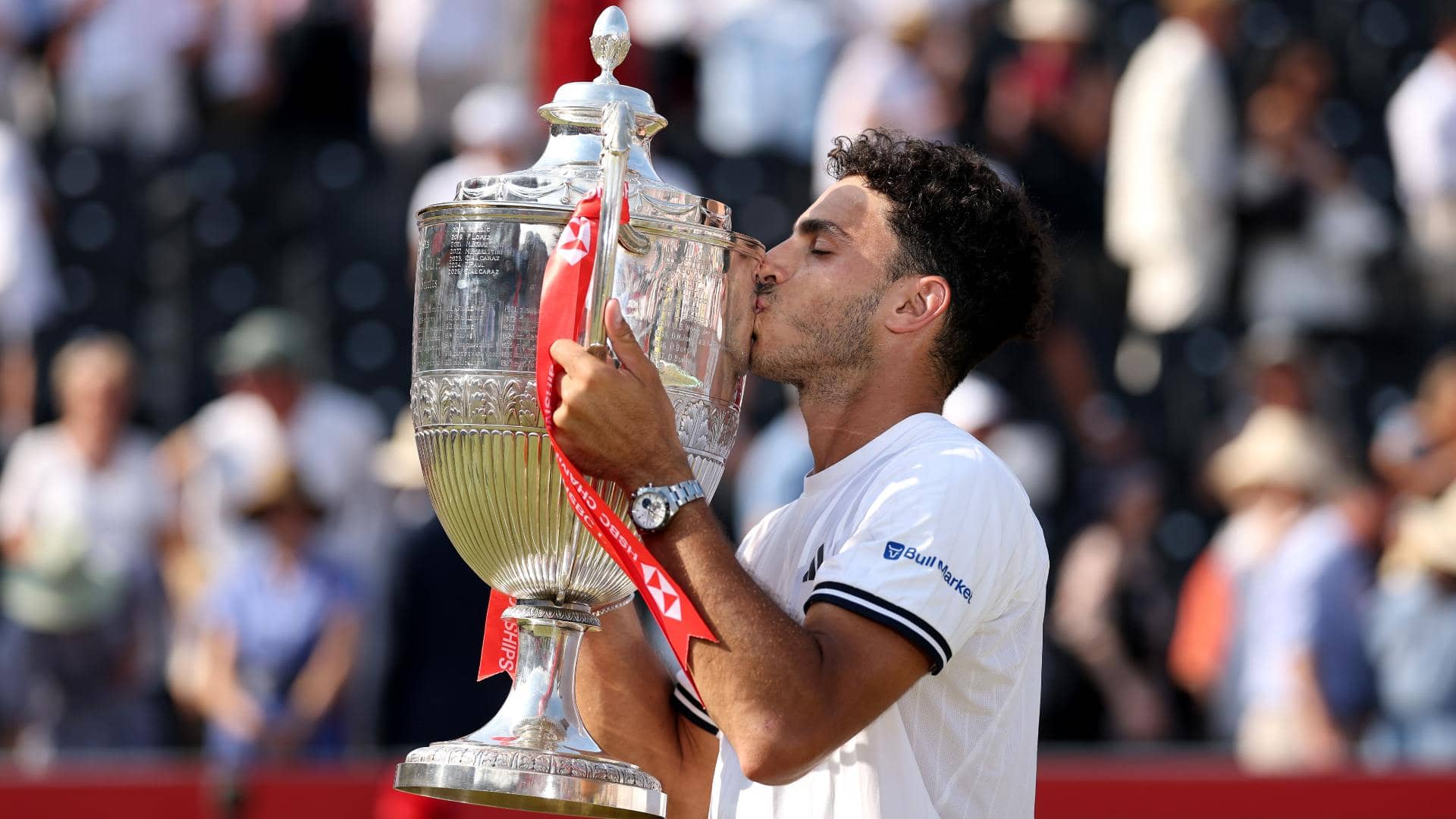 Cerúndolo hizo historia en Queen’s y ganó el título más importante de su carrera