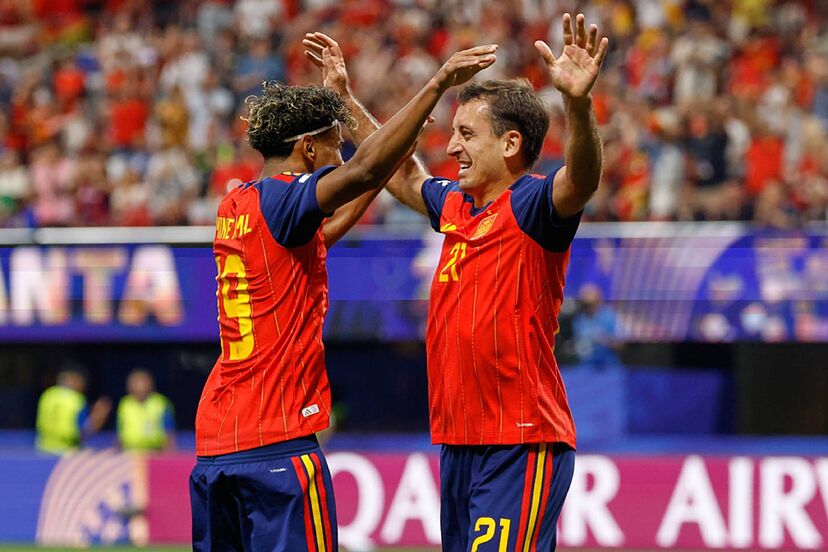 España dio rienda suelta a la "Furia Roja" en Atlanta, mientras que Uruguay comprometió su clasificación