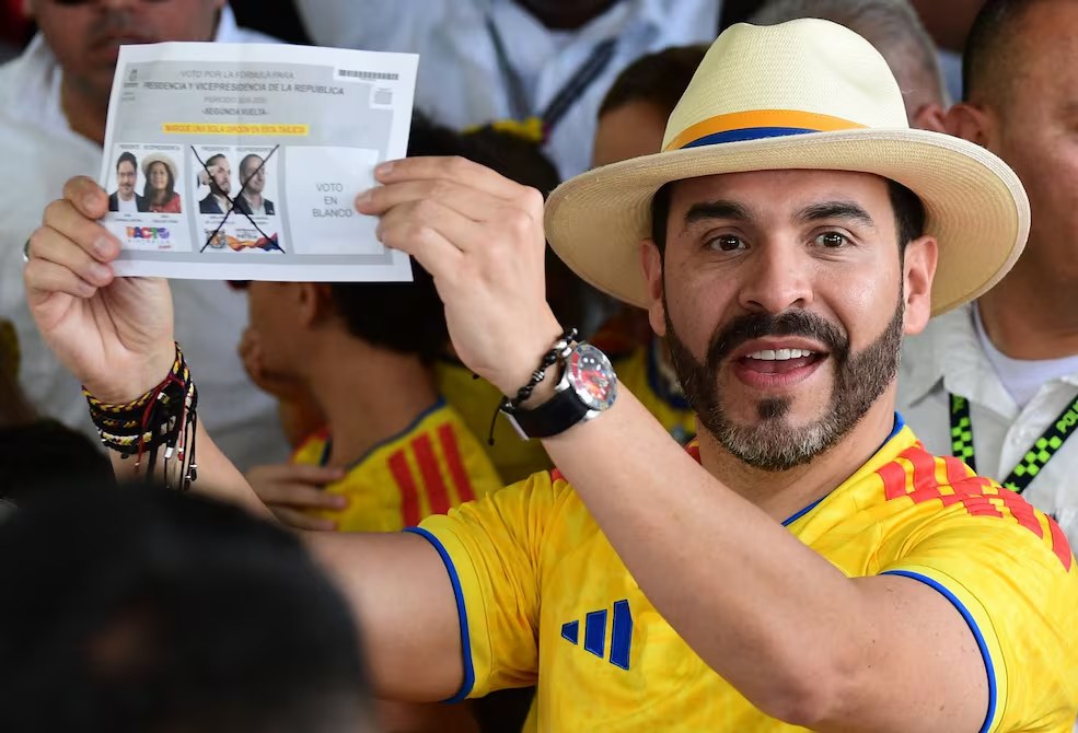 Abelardo de la Espriella lidera el escrutinio parcial en el balotaje presidencial de Colombia