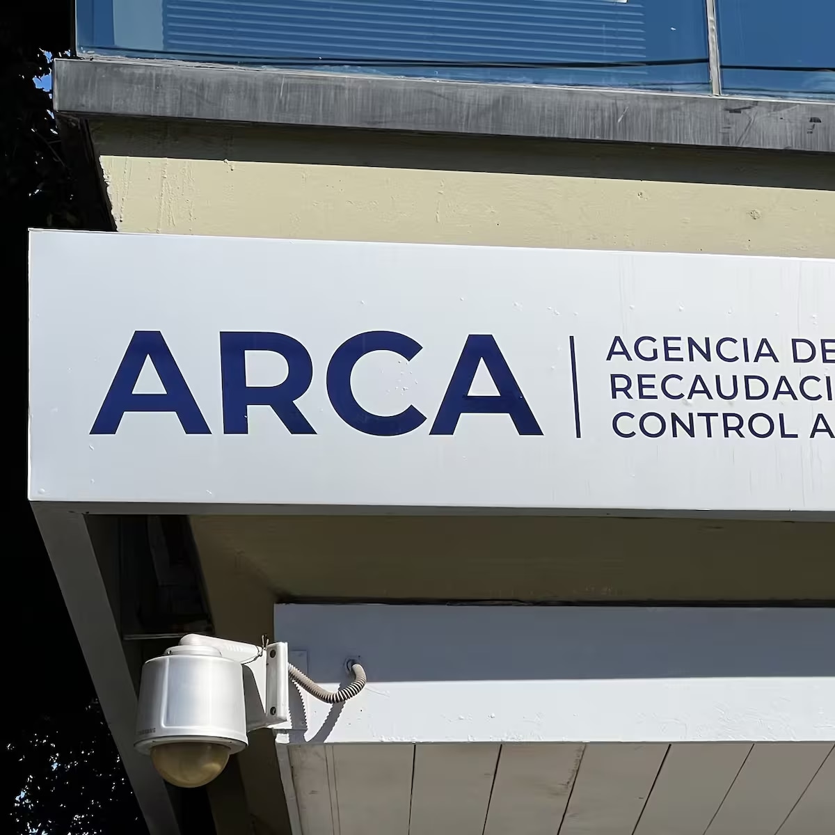 El Gobierno impulsa denuncias penales contra grandes bancos, aerolíneas y varias empresas por presunta evasión previsional e impositiva
