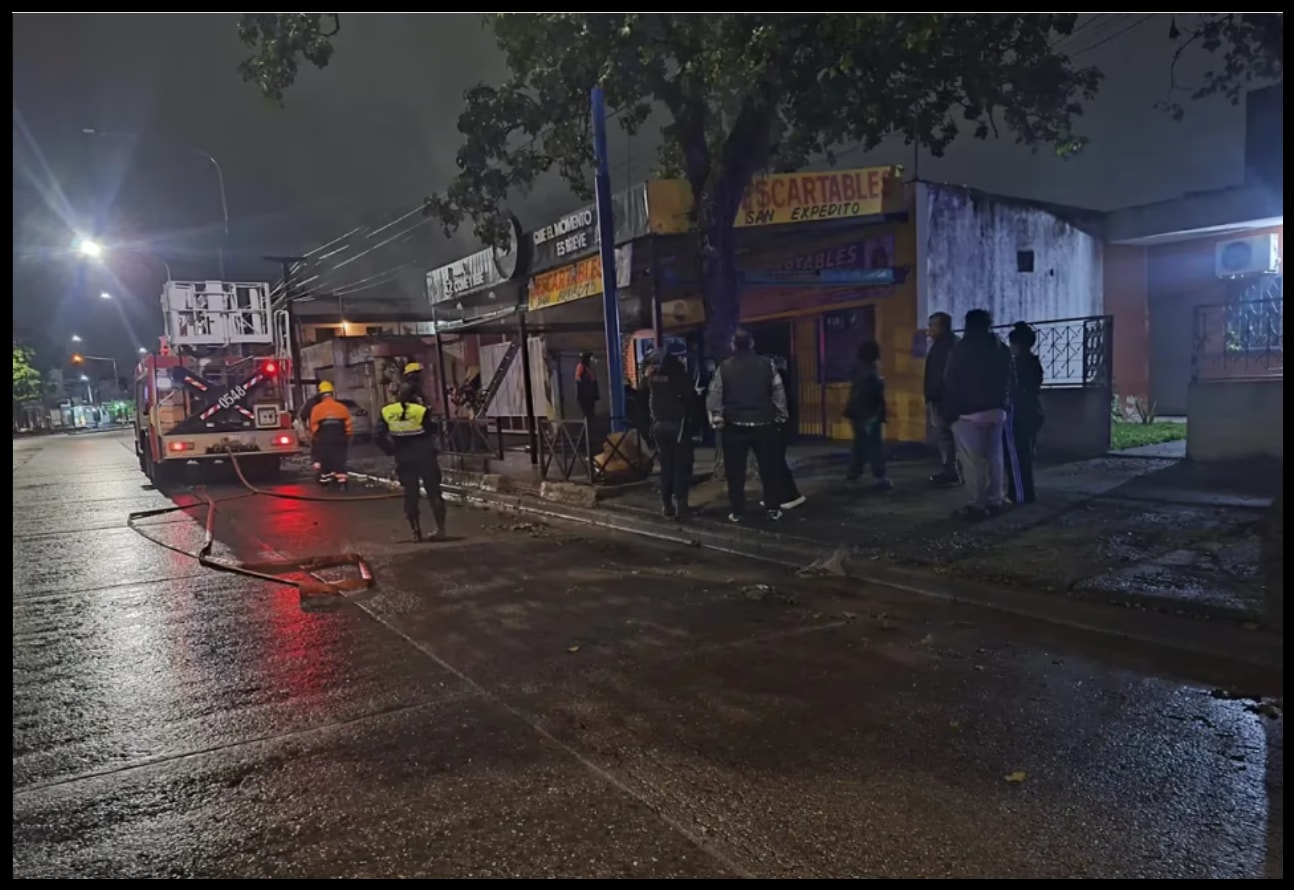 Se incendió un local de comidas en avenida Colón al 1.200