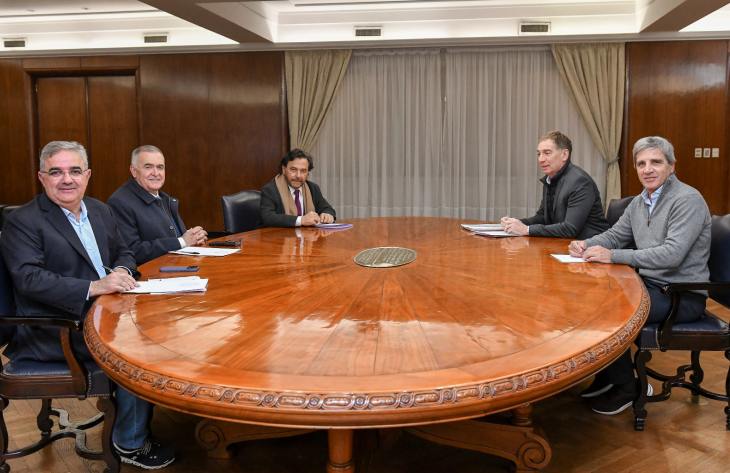 Tras el guiño al Gobierno en Diputados, Jaldo se reunió con Santilli y con Caputo