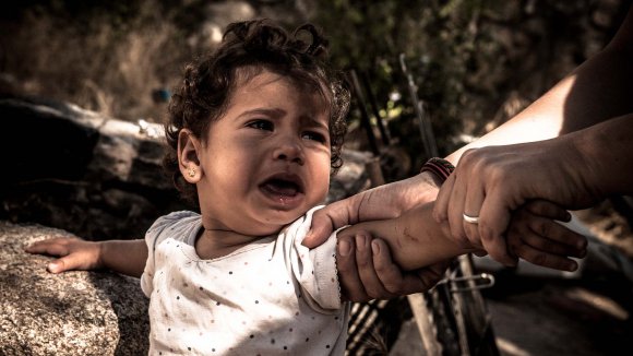 Maltrato infantil en la Argentina: el 81% de los denunciados son los padres y madres de los niños