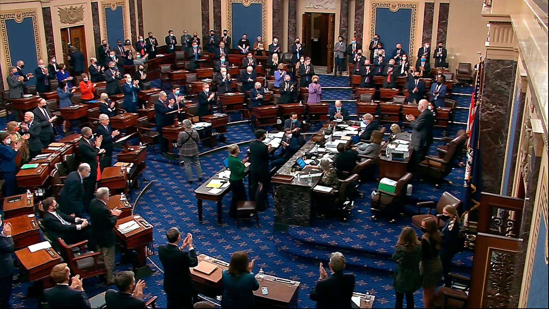 El Senado de Estados Unidos aprobó una resolución que restringe los poderes bélicos de Donald Trump respecto a Irán