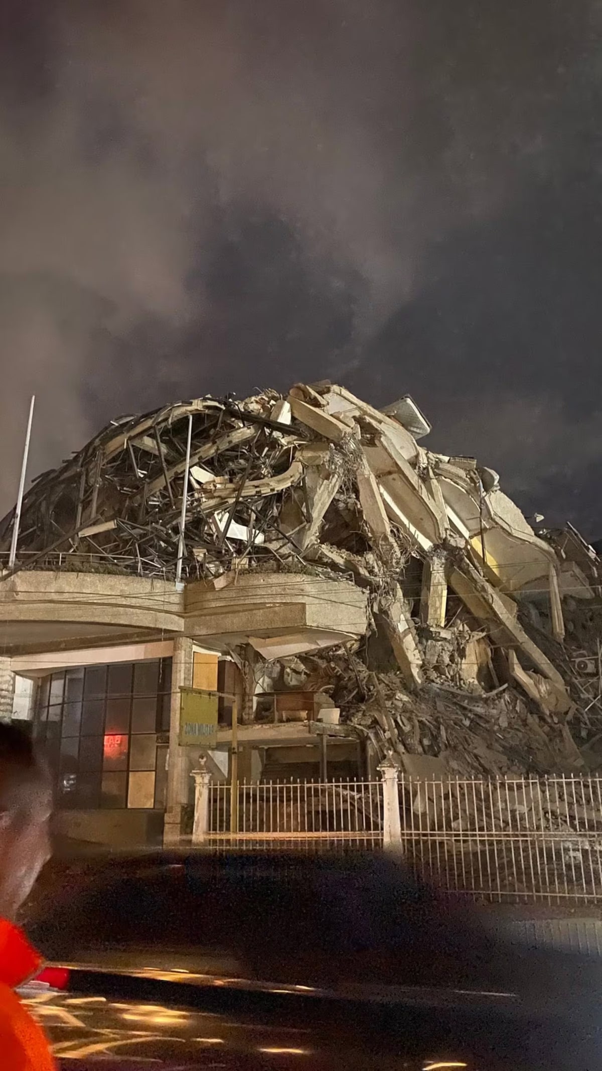 los-temblores-que-provocaron-el-derrumbe-de-edificios-en-caracas-y-se-sintieron-en-la-vecina-colombia-se-produjeron-con-un-minuto-de-diferencia-foto-carlos-ancheta-UHLIF4G6TZFHRMSHI75CDNOIUQ.avif