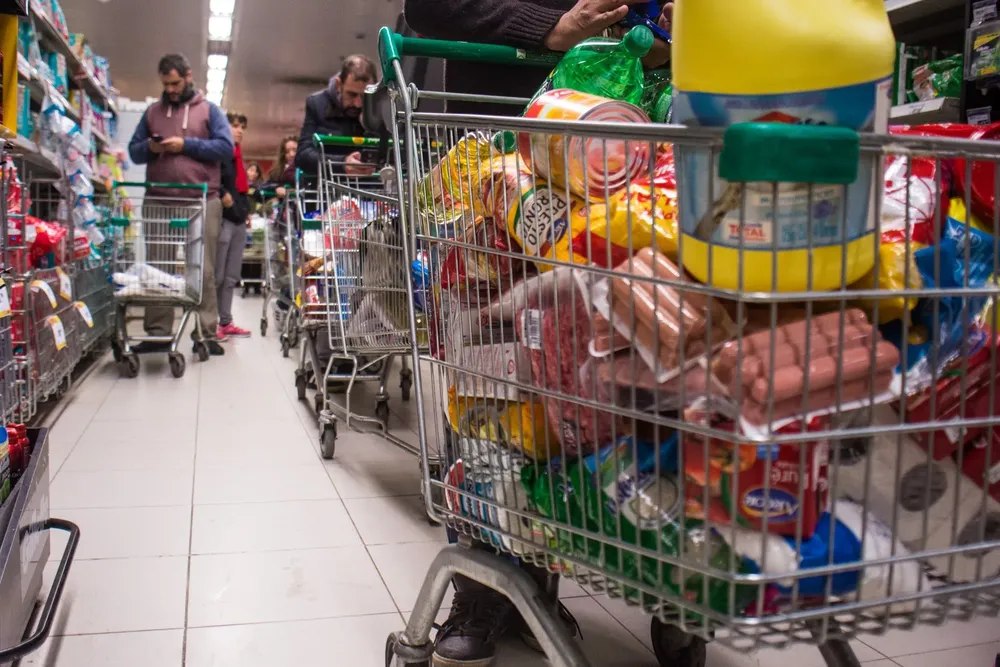 Llenar el changuito en Tucumán cuesta más de $911.000, el valor más bajo del Norte argentino
