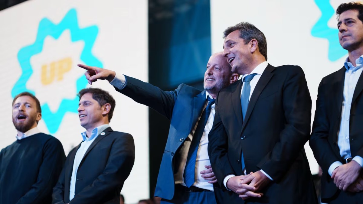 federico-otermin-axel-kicillof-martin-insaurralde-sergio-massa-y-wado-de-pedro-en-un-acto-de-uxp-foto-minsaurraldetwitter-4UUEZK5DWFFD7LKDLYVBN7CGQY.avif