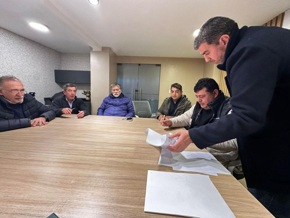 Industriales y trabajadores azucareros alcanzaron un acuerdo salarial: habrá un aumento del 30% escalonado