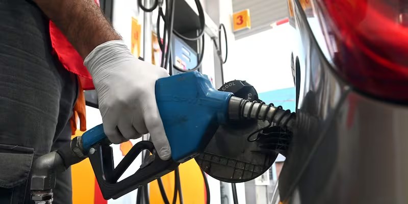 Los conductores tucumanos se inclinan por los combustibles premium pese a la retracción general de las ventas