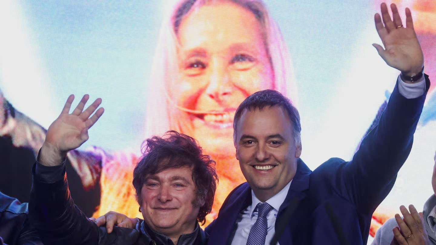 Renunció Adorni en medio de la investigación por su patrimonio y denunció una "carnicería mediática"