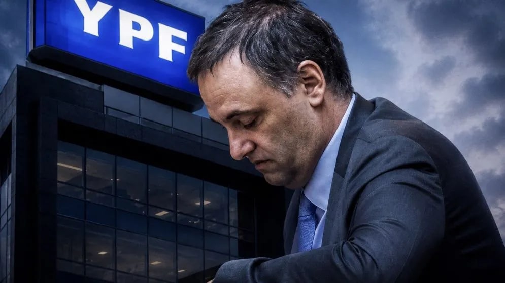 Manuel Adorni dará otro paso al costado: también renunciará a su cargo en YPF