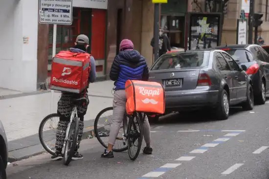 La economía argentina crece bajo el pulso del empleo informal: se crearon más de medio millón de puestos de baja productividad