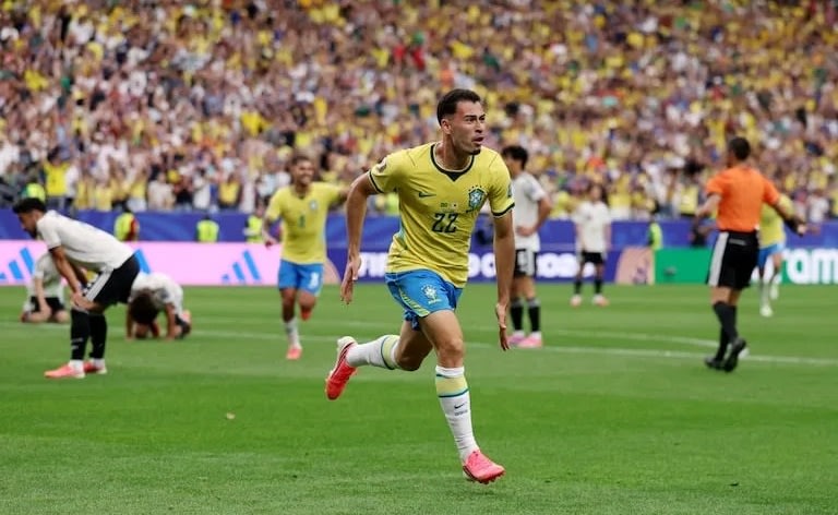 Brasil reaccionó a tiempo y le ganó sobre la hora a Japón para meterse en octavos