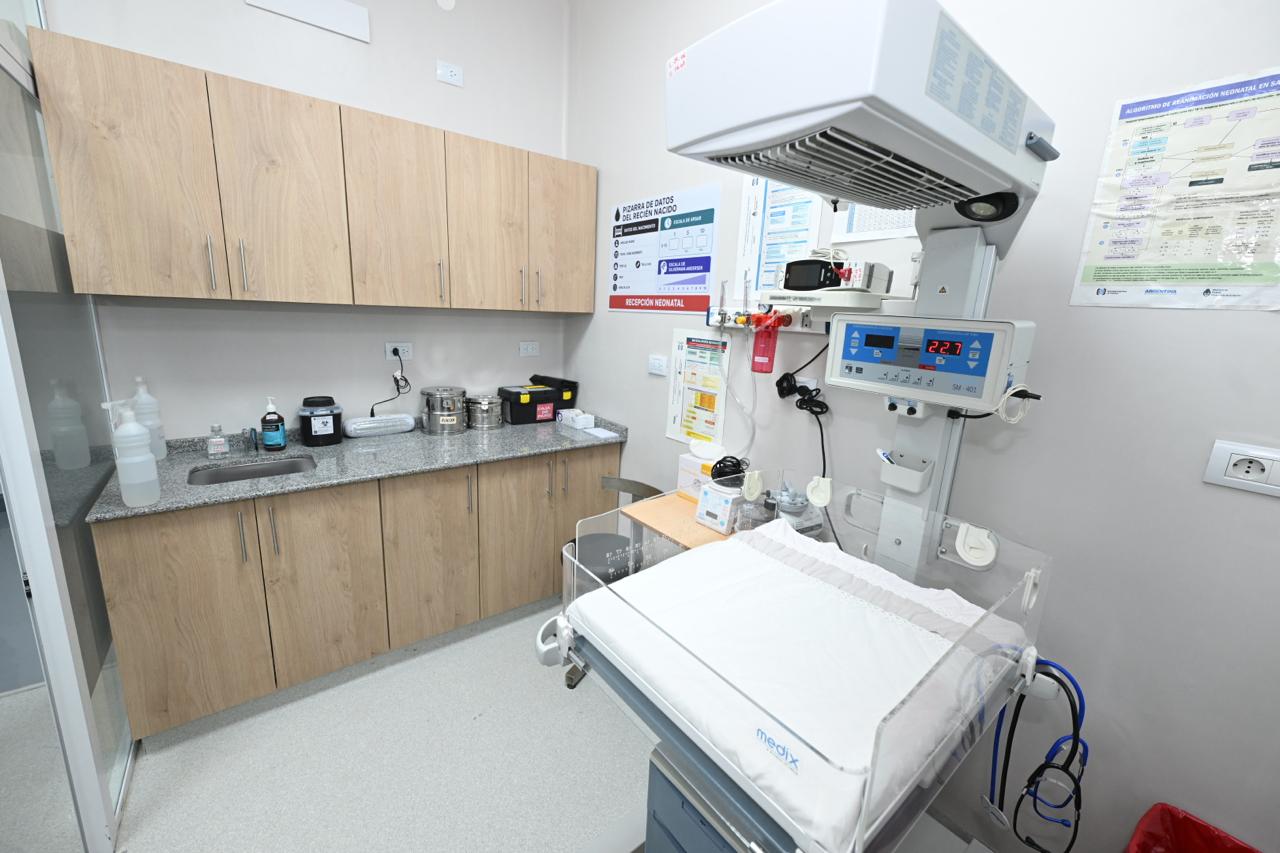 Jaldo inauguró una nueva sala de partos y duplicó la capacidad quirúrgica del Hospital de Monteros