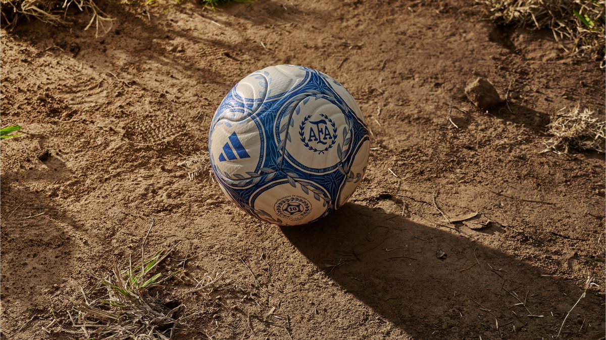 La AFA presentó la Argentum Gambeta, la nueva pelota oficial del fútbol argentino