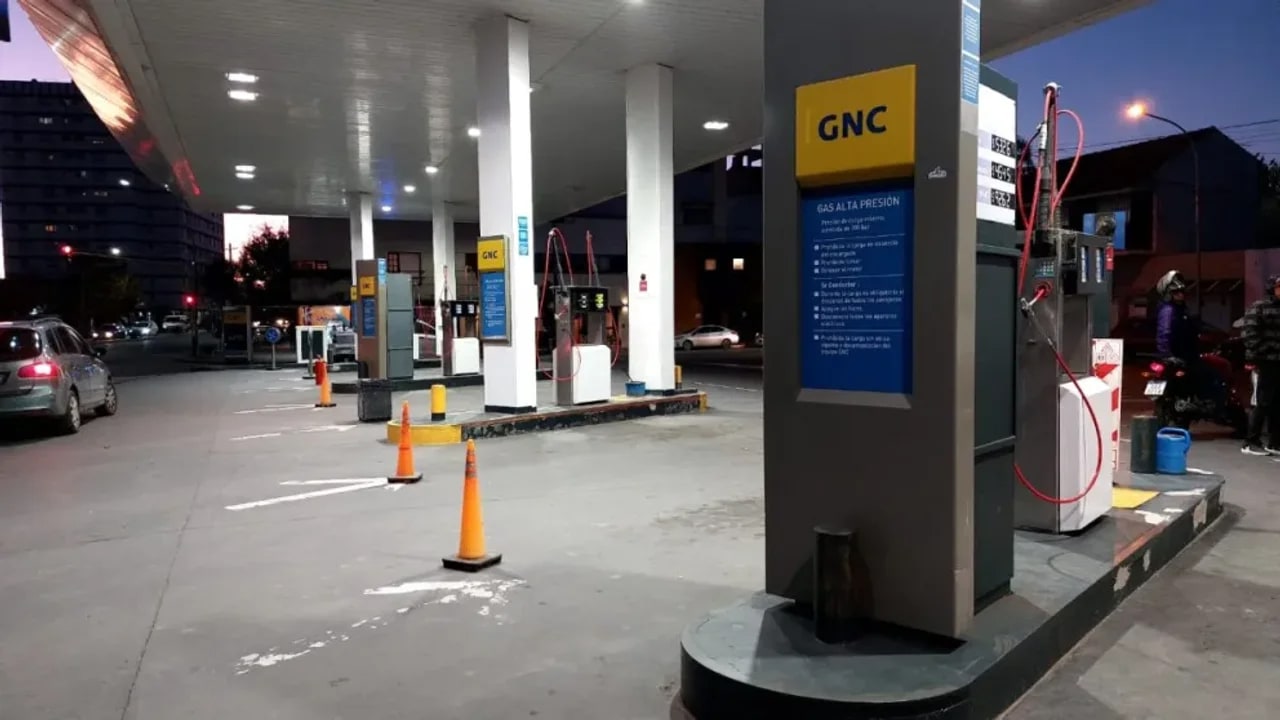 Por la ola polar, restringen el suministro de gas a cinco estaciones de GNC en Tucumán