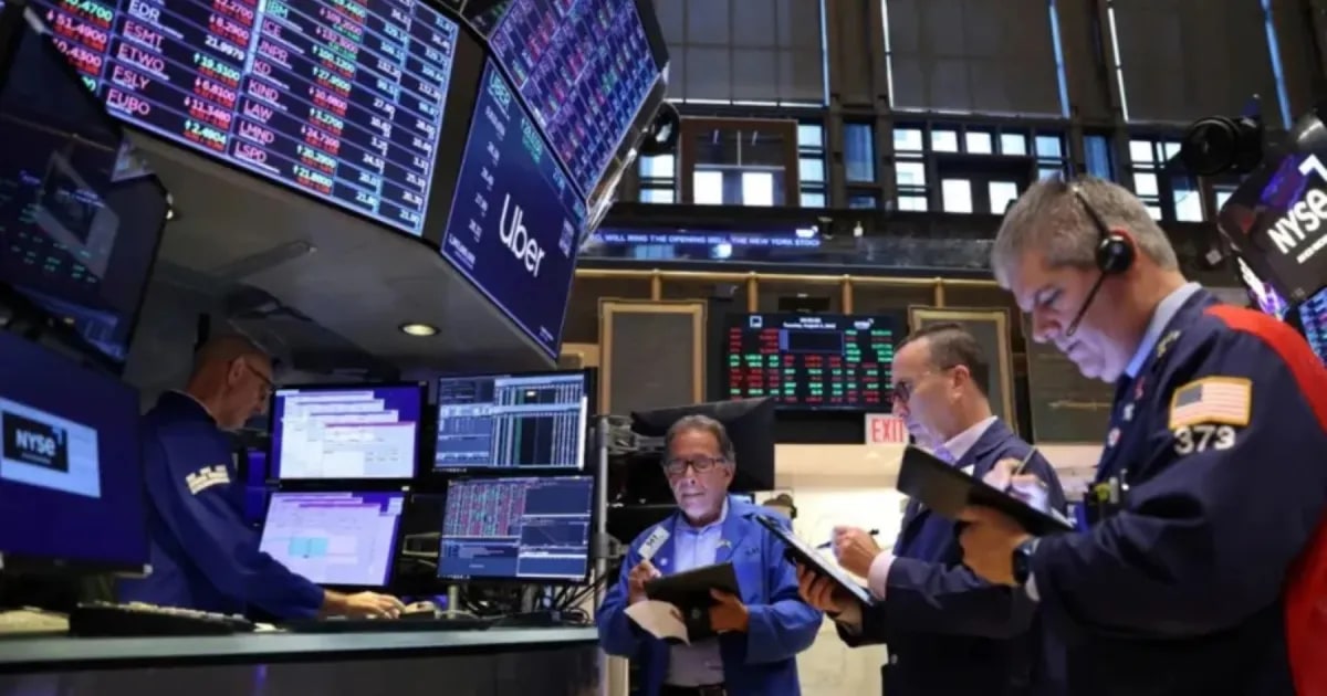 Wall Street anotó un nuevo récord, subieron las acciones argentinas y cayó el riesgo país