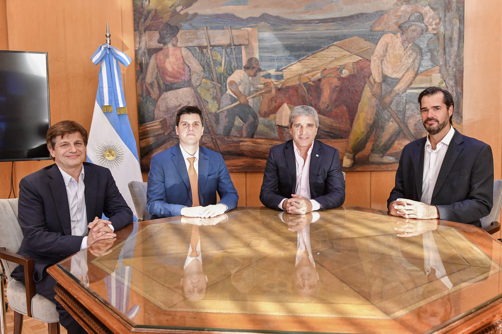 Luis Caputo anunció un proyecto privado para hacer una nueva central nuclear por U$S 1.200 millones