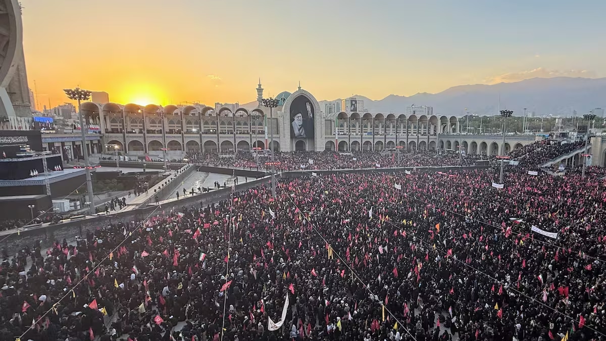 Multitudinario funeral en Irán: miles de personas despidien a Ali Jamenei 