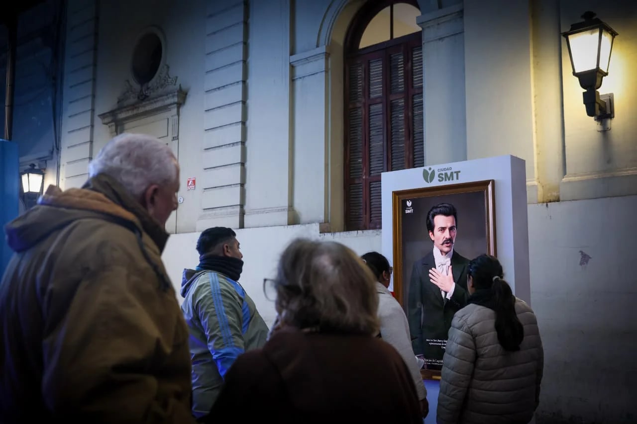 Chahla lanzó una experiencia inmersiva sobre 1816 junto a Felipe Pigna y presentó un documental sobre la historia de la Capital