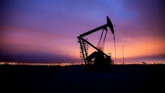 El petróleo volvió a subir tras nuevos ataques en Medio Oriente y el Brent se acerca a los US$80 por barril