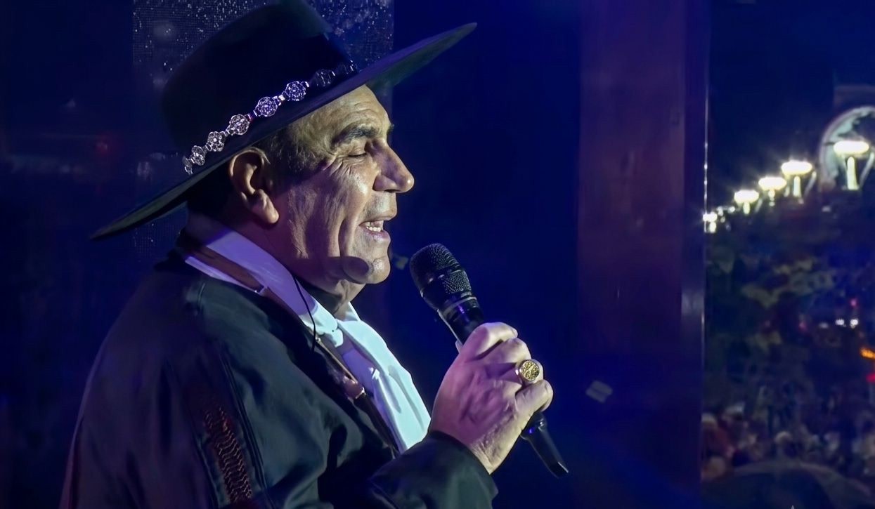 La emotiva presentación de El Chaqueño Palavecino para esperar el Día de la Independencia en Tucumán