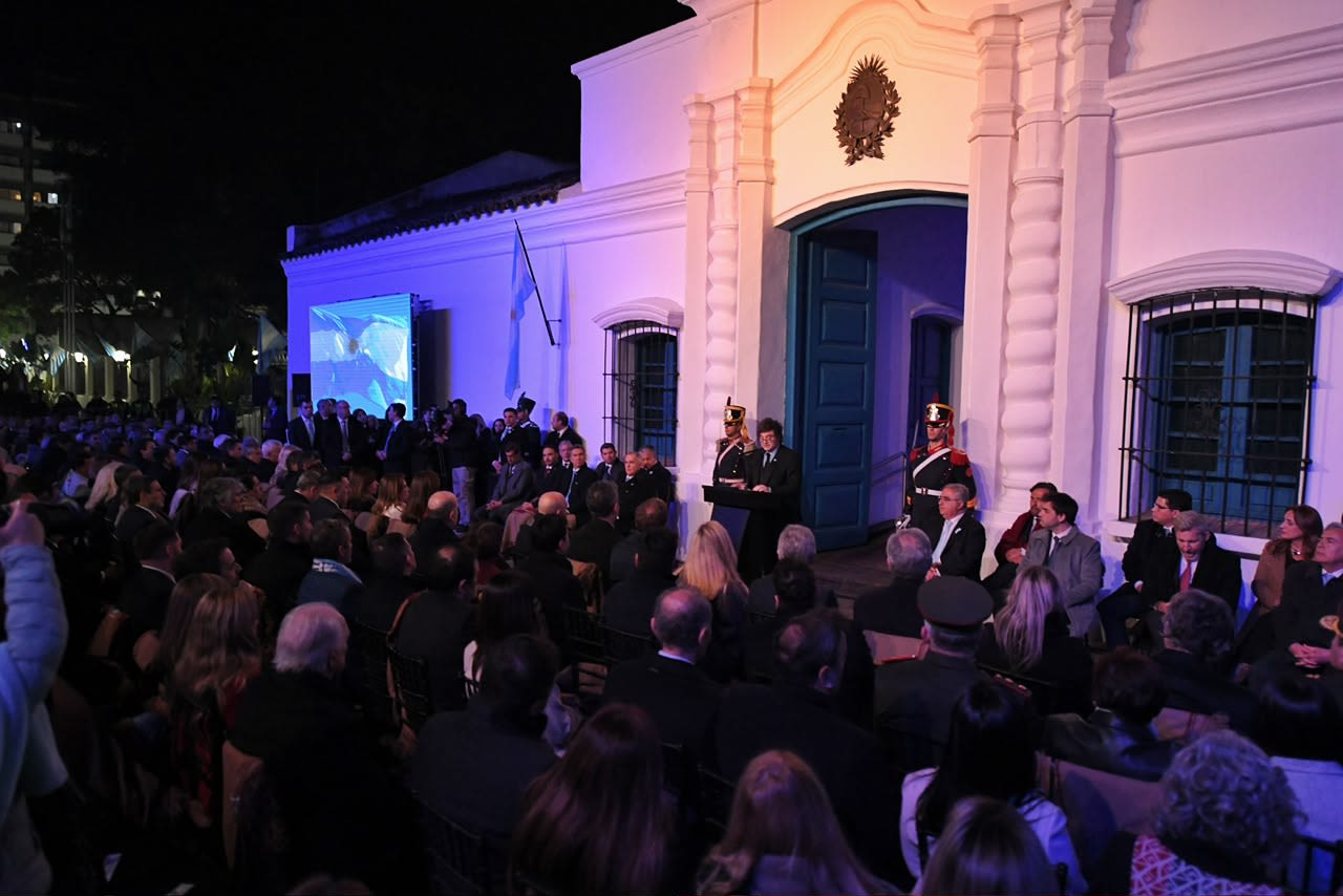 Los entretelones de la vigilia patria y la visita exprés de Milei a Tucumán