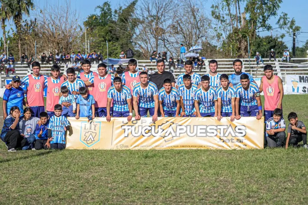 ¡Orgullo Azul y Blanco! 💙🤍Queremos felicitar a nuestros jugadores y cuerpo técnico por el gra.webp