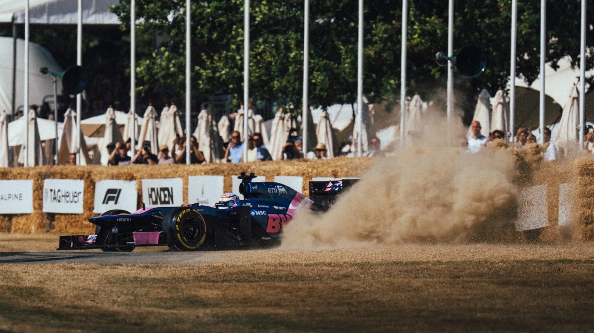 Colapinto cerró Goodwood con trompos y ovación sobre el Lotus E20