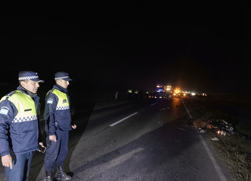Un trágico choque de motos en Leales dejó un saldo de un joven fallecido y un herido