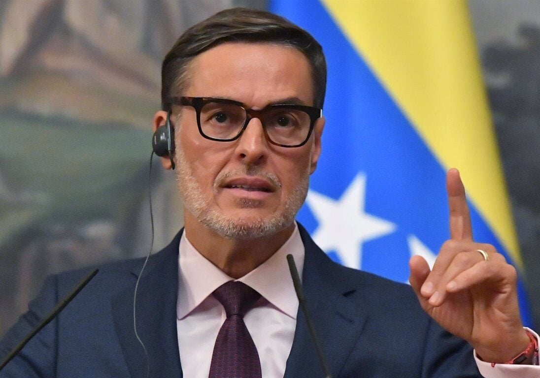 Delcy Rodríguez designó a Félix Plasencia como nuevo canciller y dispuso una fusión de carteras