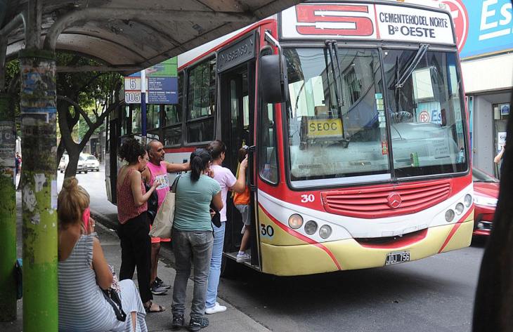 AETAT reducirá las frecuencias de colectivos durante la semifinal entre Argentina e Inglaterra