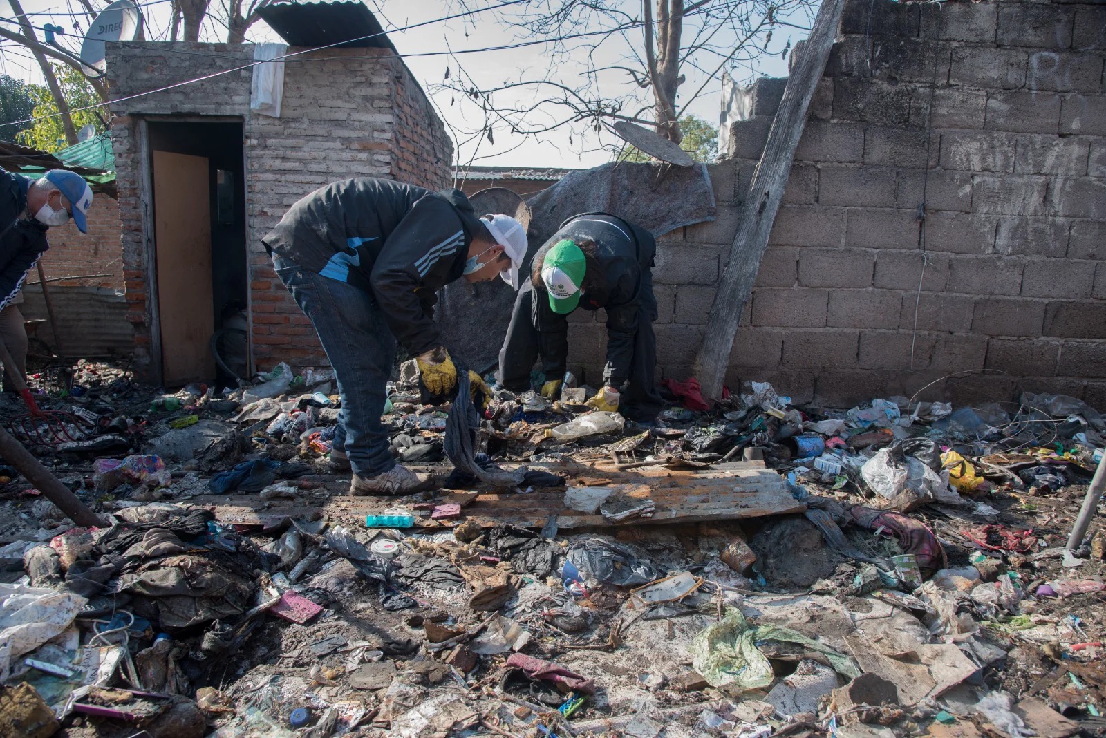 El Municipio intervino en una vivienda donde se acumulaban cacharros tras un informe del Siprosa por riesgo sanitario