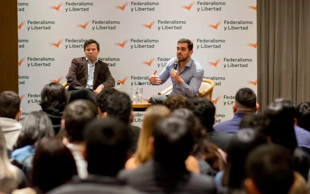 Federalismo y Libertad abrió la inscripción para “Voces Emergentes”, un programa de formación para jóvenes líderes