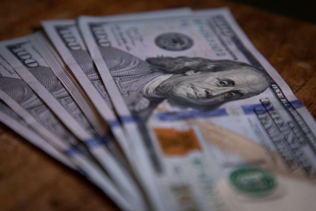 El dólar oficial vuelve a subir tras tres ruedas consecutivas de baja