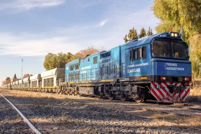 Con avales del BID y el Banco Mundial, el Gobierno acelera los pliegos para privatizar el Belgrano Cargas