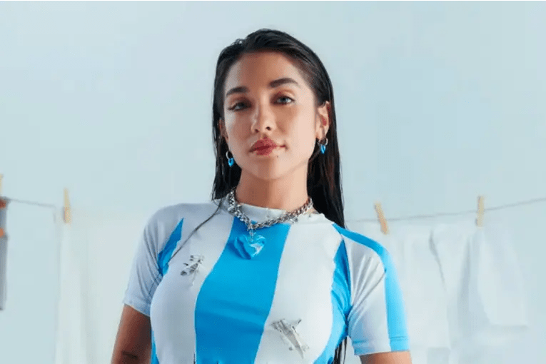 Confirmado: María Becerra cantará el Himno Nacional en la final Argentina vs España
