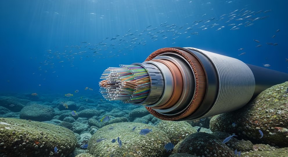 Chubut y el ENACOM firmaron un acuerdo para instalar el segundo cable submarino de fibra óptica del país