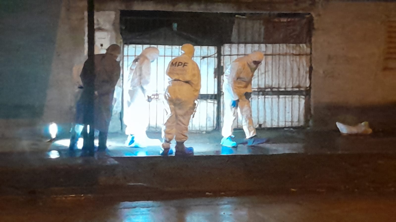 Asesinaron de una puñalada a un joven de 31 años en el suroeste de la Capital y buscan al atacante