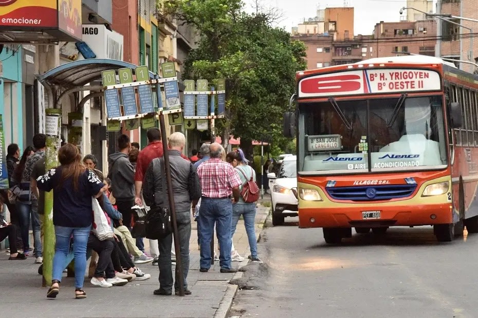Presentan un proyecto para que quienes combinen dos colectivos paguen un 75% menos en el segundo viaje
